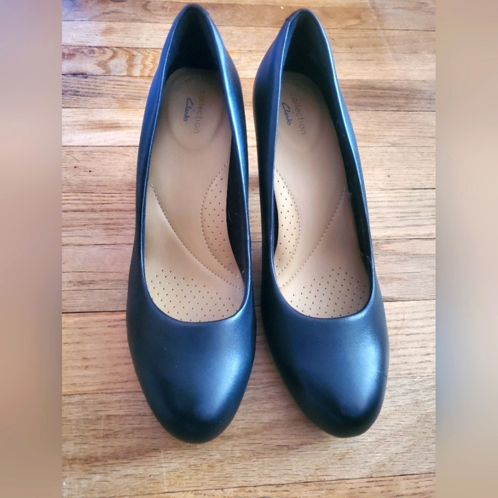 Woman's Clark's size 8 heels